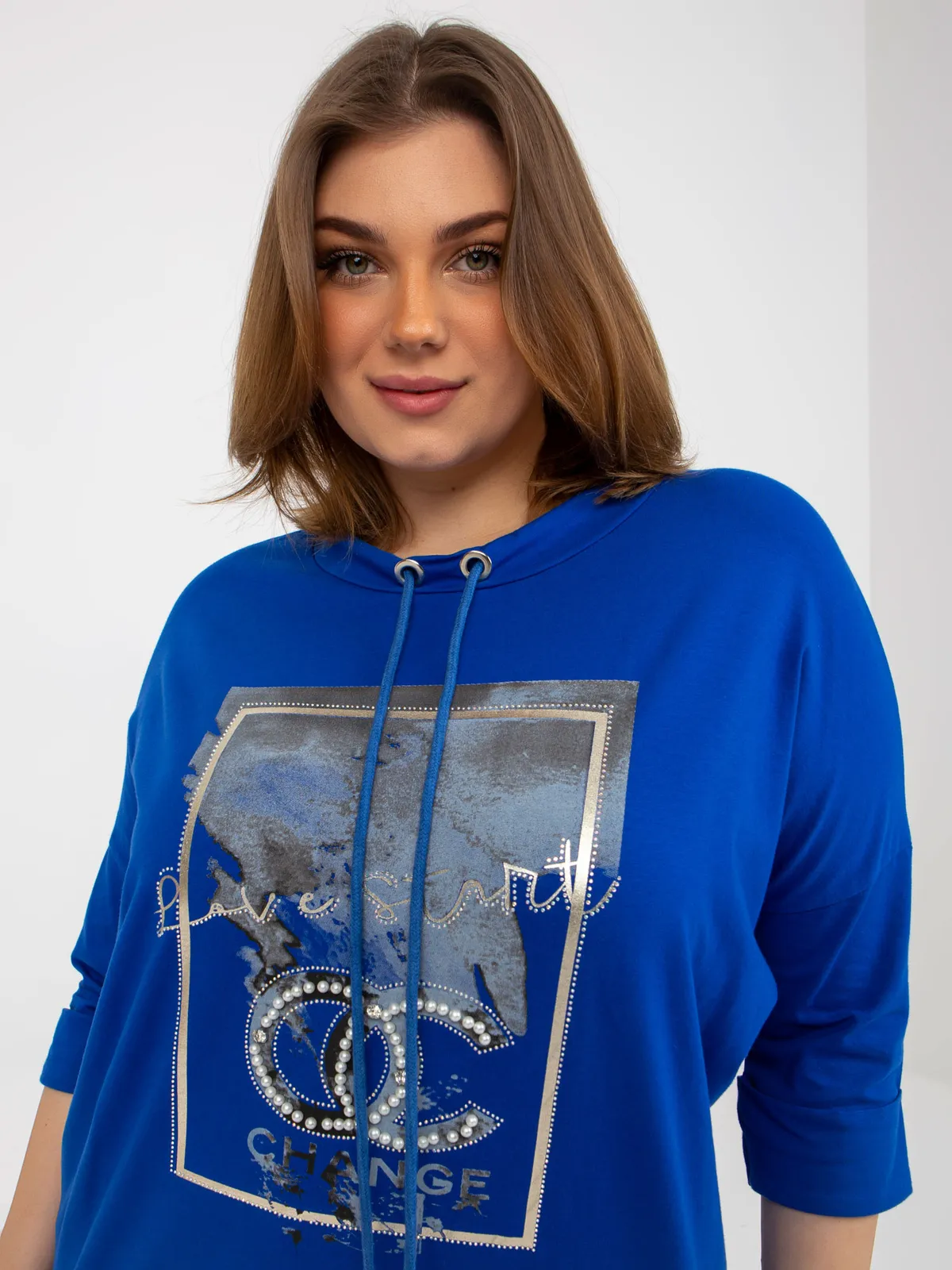 Ciemnoniebieska bluzka plus size z aplikacją - zdjęcie 3