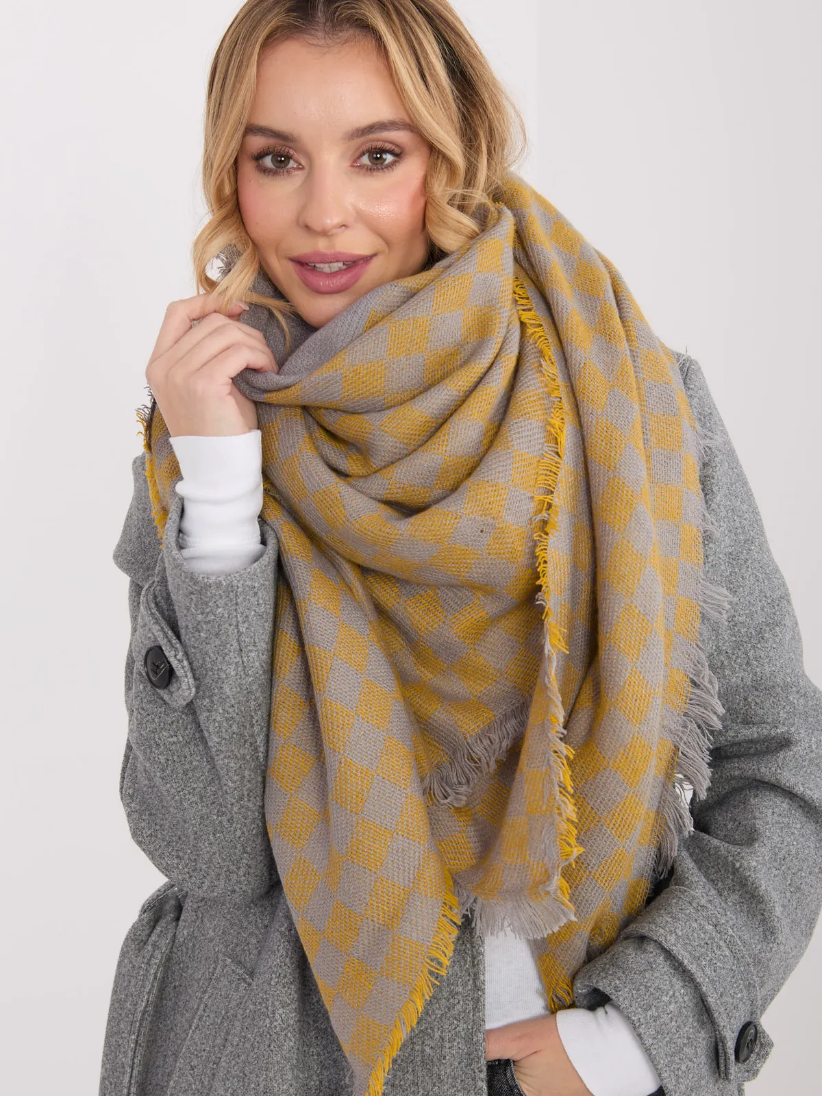 Duży szal oversize w geometryczną szachownicę - zdjęcie 1