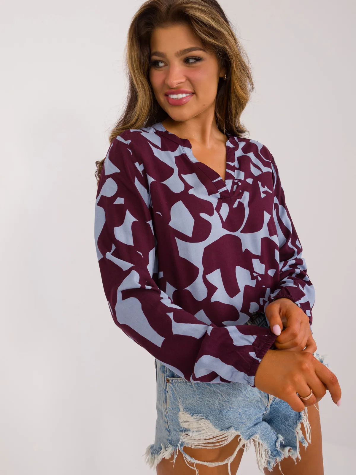 Luźna bluzka oversize z geometrycznym wzorem - zdjęcie 6