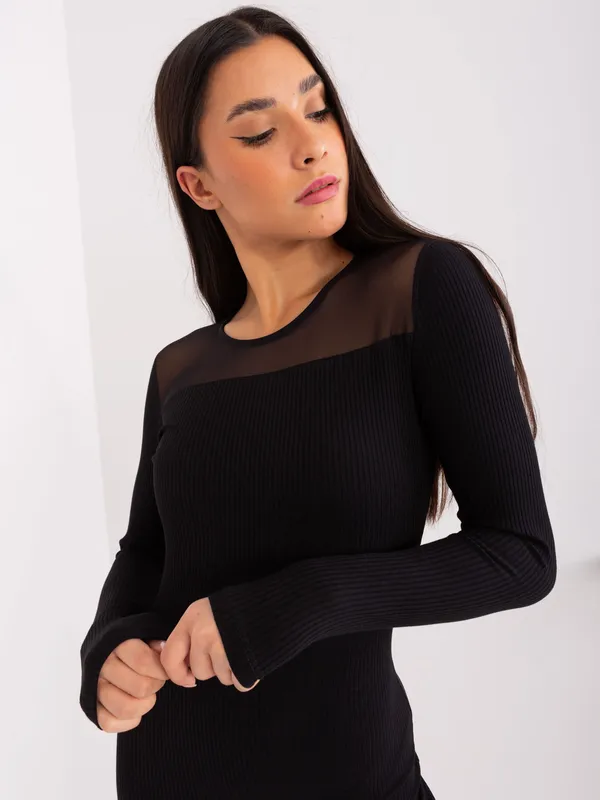 BASIC FEEL GOOD Czarna dopasowana sukienka prążkowana - widok 2