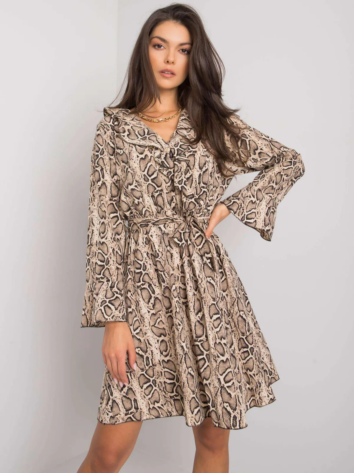 Beżowo-czarna sukienka animal print - zdjęcie 3