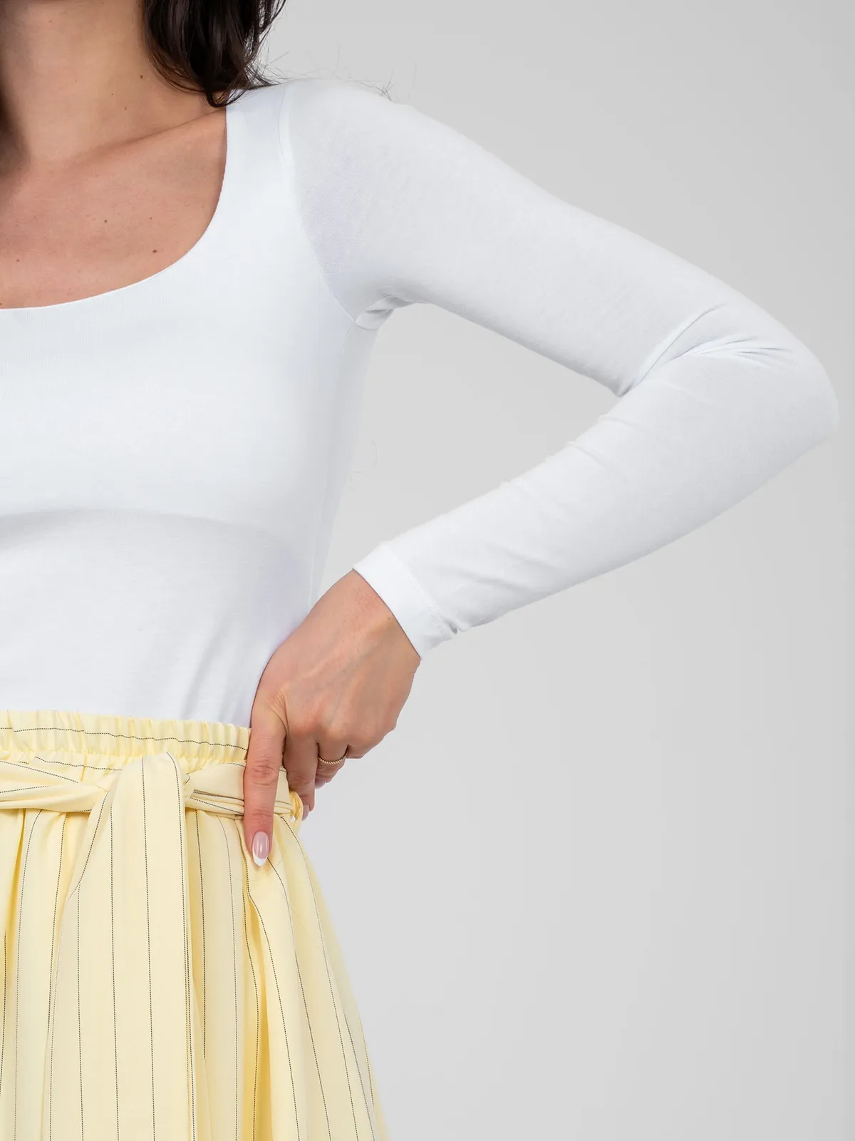 Dopasowana bluzka z długim rękawem i kwadratowym dekoltem - zdjęcie 1