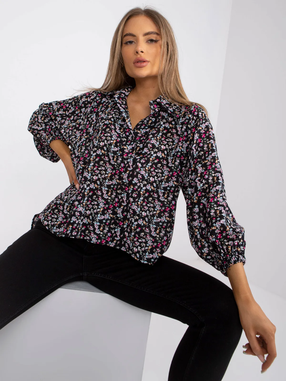 Koszula oversize z bufiastymi rękawami w kwiaty - zdjęcie 1