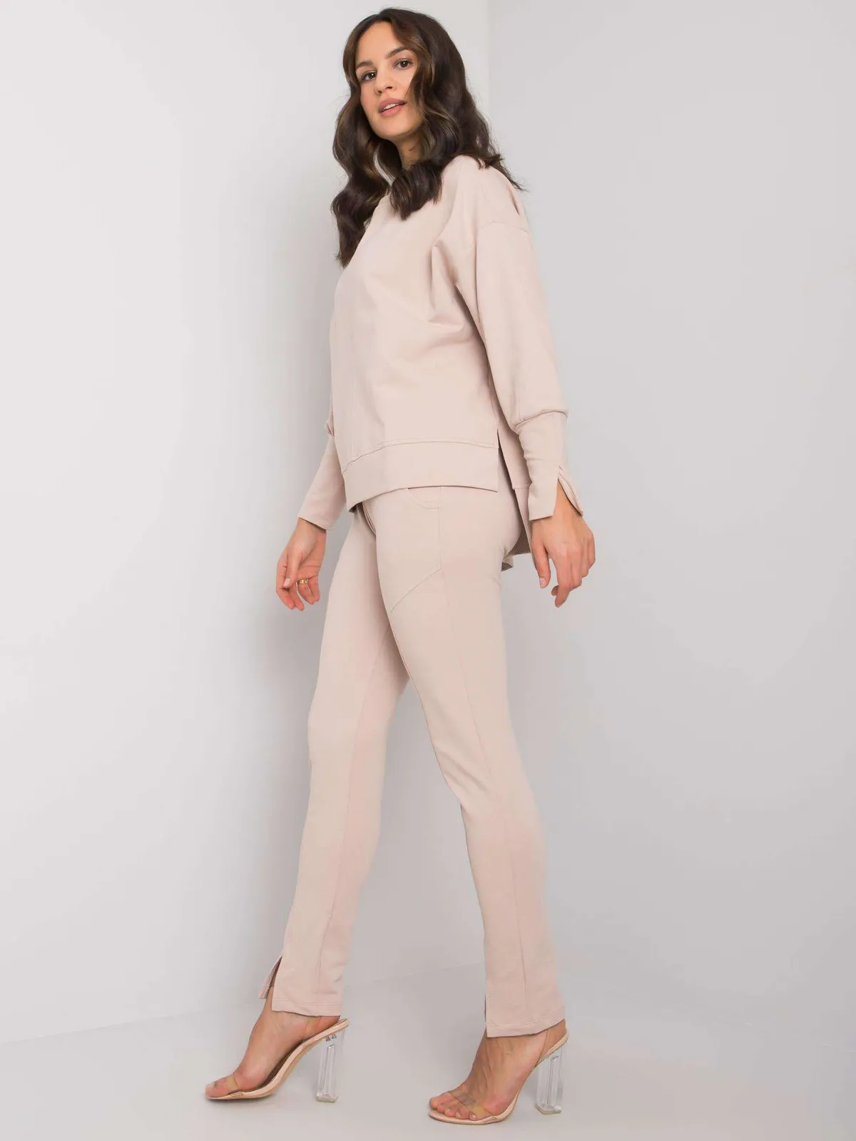 Casualowy komplet z bluzą oversize i spodniami - zdjęcie 1