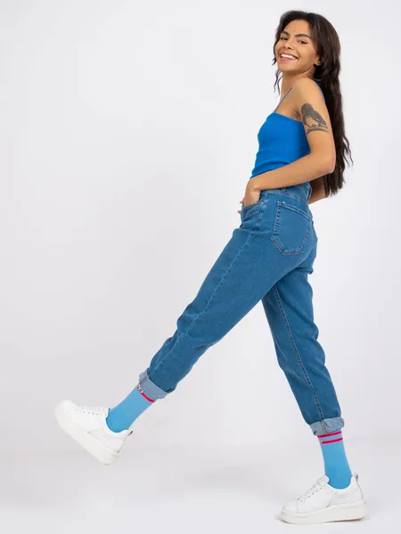 Klasyczne jeansy o kroju typu mom fit
