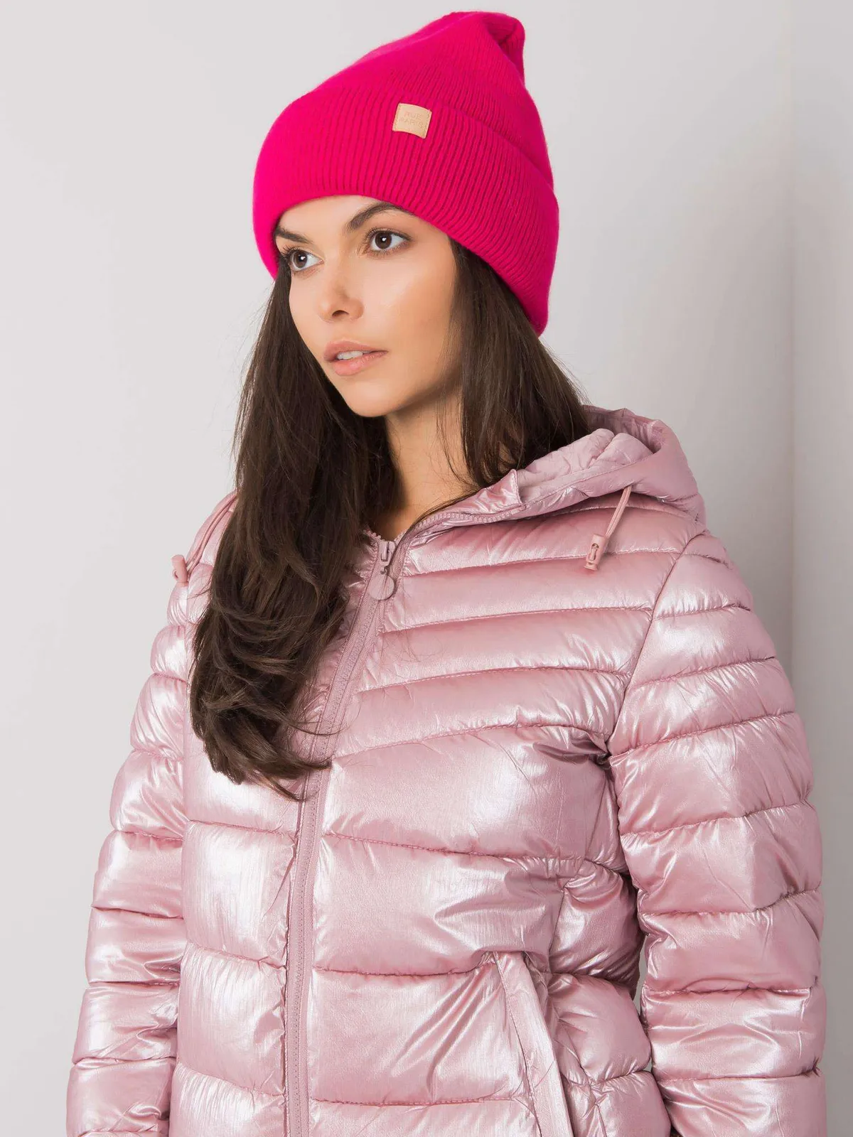 Różowa damska czapka beanie - zdjęcie 2