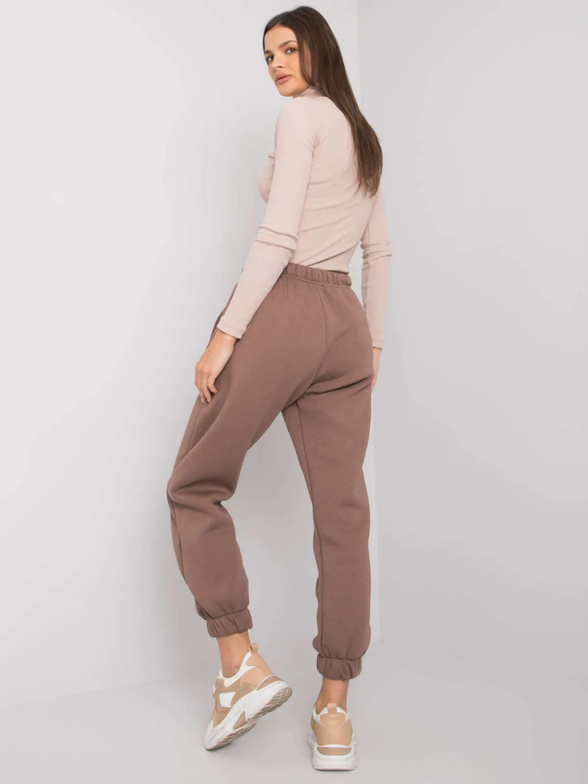 Wygodne spodnie dresowe z wysokim stanem - zdjęcie 1