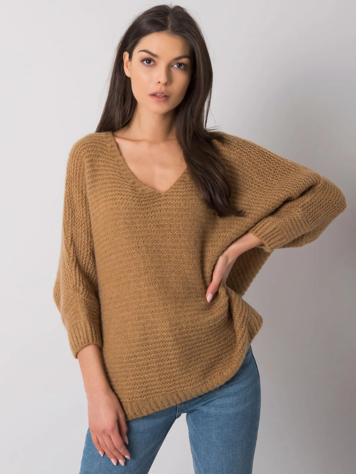 OCH BELLA Camelowy sweter damski oversize - zdjęcie 4