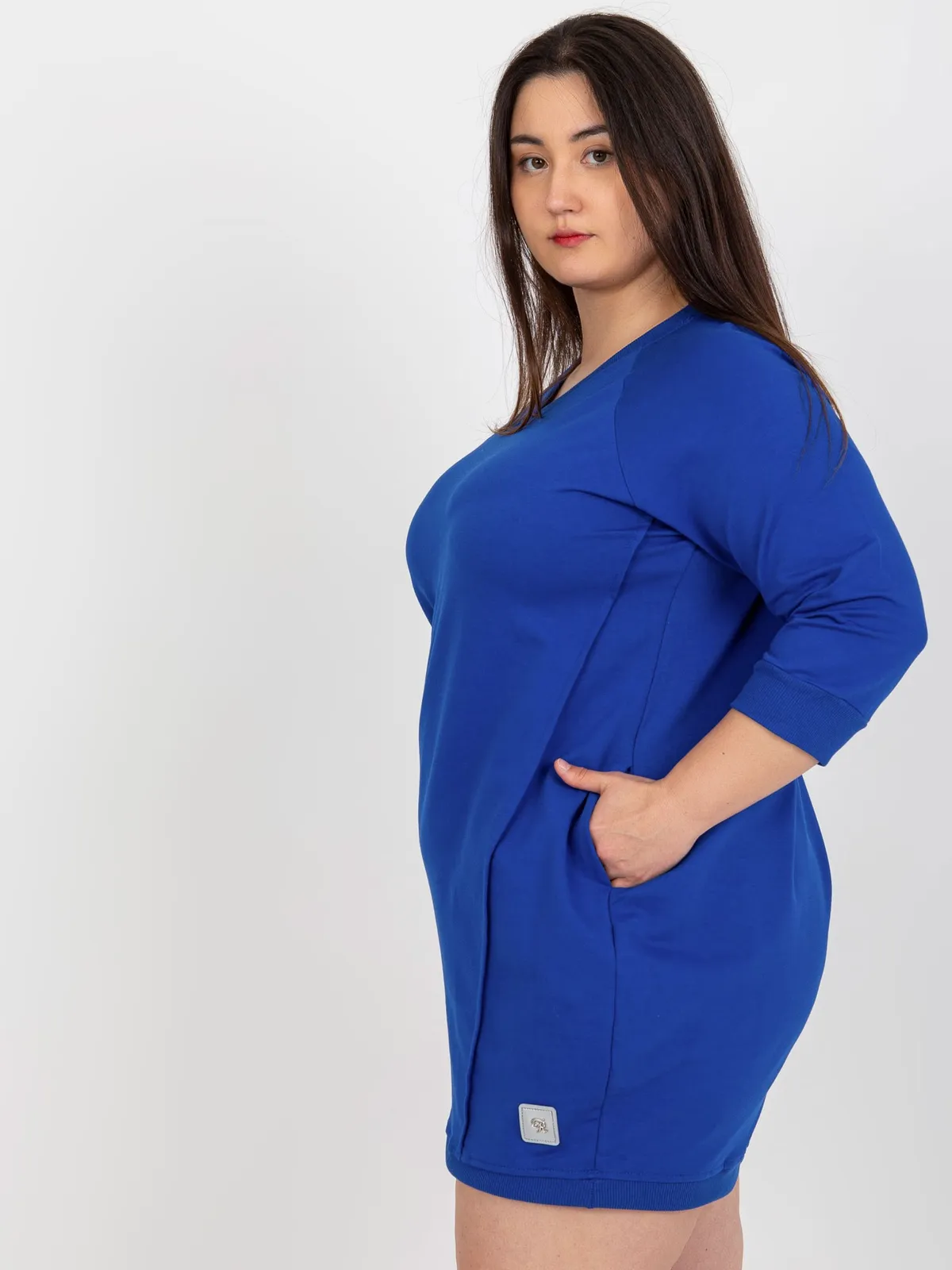 Ecru sukienka plus size z kieszeniami - zdjęcie 4