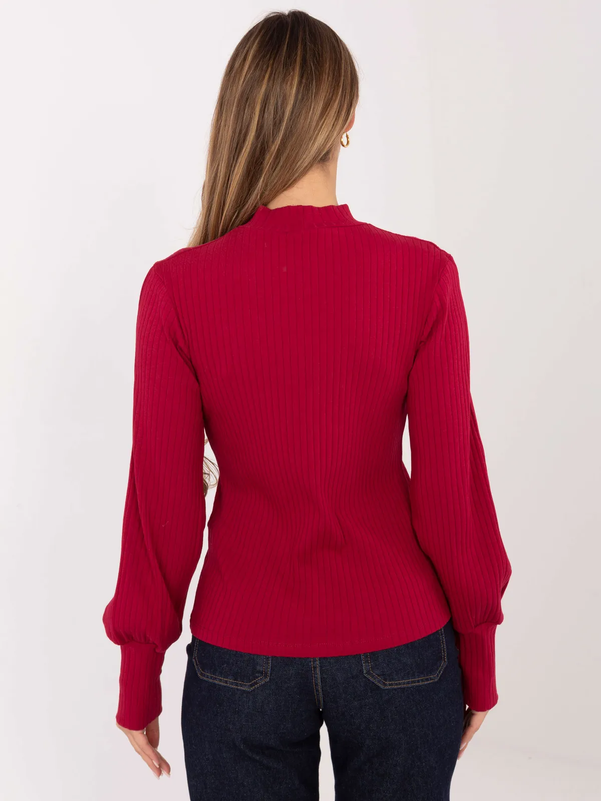 Prążkowana bluzka z półgolfem i bufiastymi rękawami - zdjęcie 1