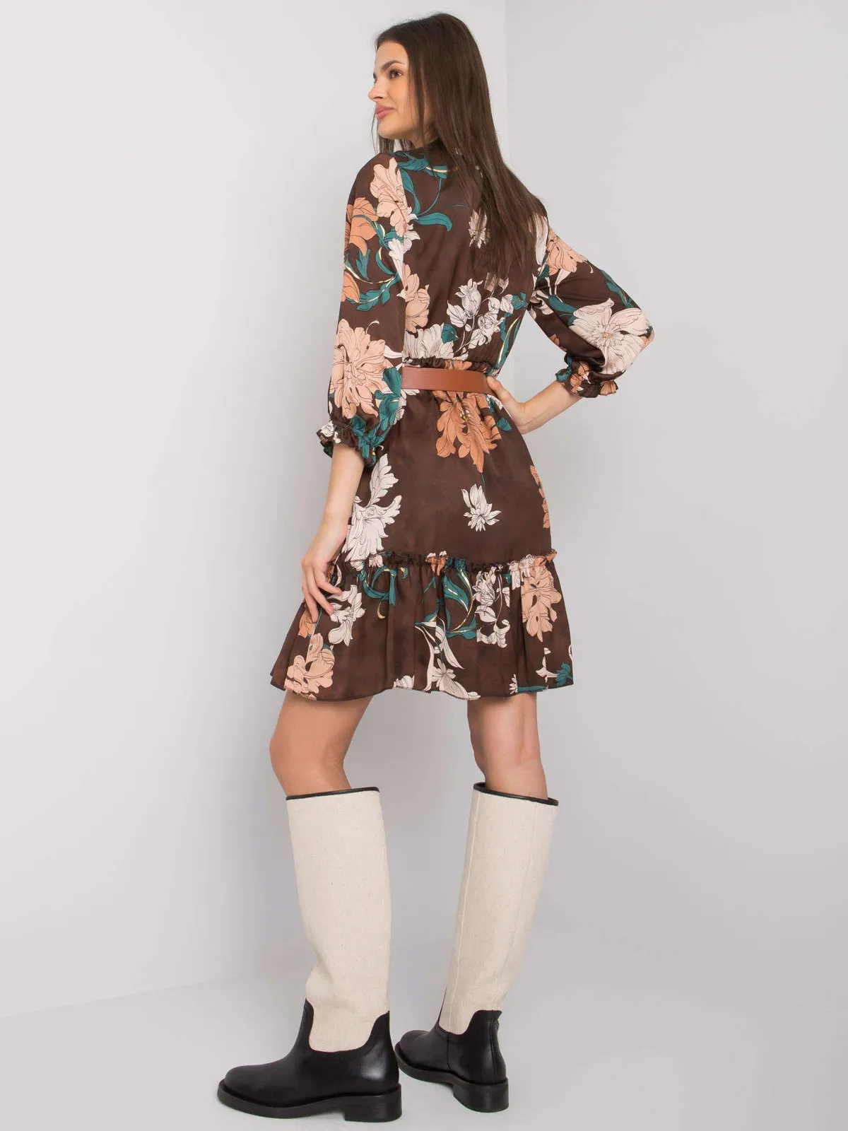 Sukienka mini z dekoltem kopertowym i falbaną - zdjęcie 1