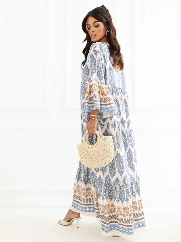 Zwiewna sukienka maxi w stylu boho
