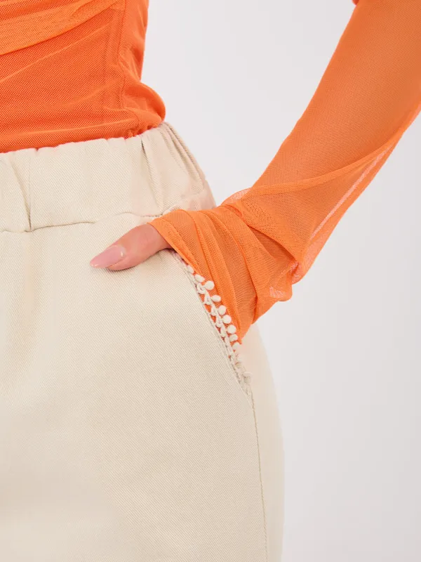 Casualowe spodnie o kroju wide leg z ozdobną lamówką - widok 2