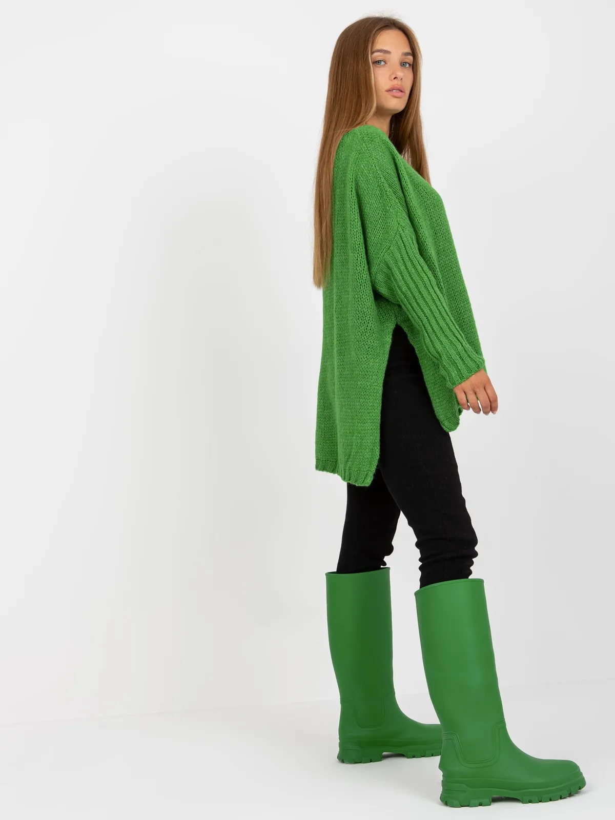 Zielony sweter oversize z dodatkiem wełny OCH BELLA - zdjęcie 4