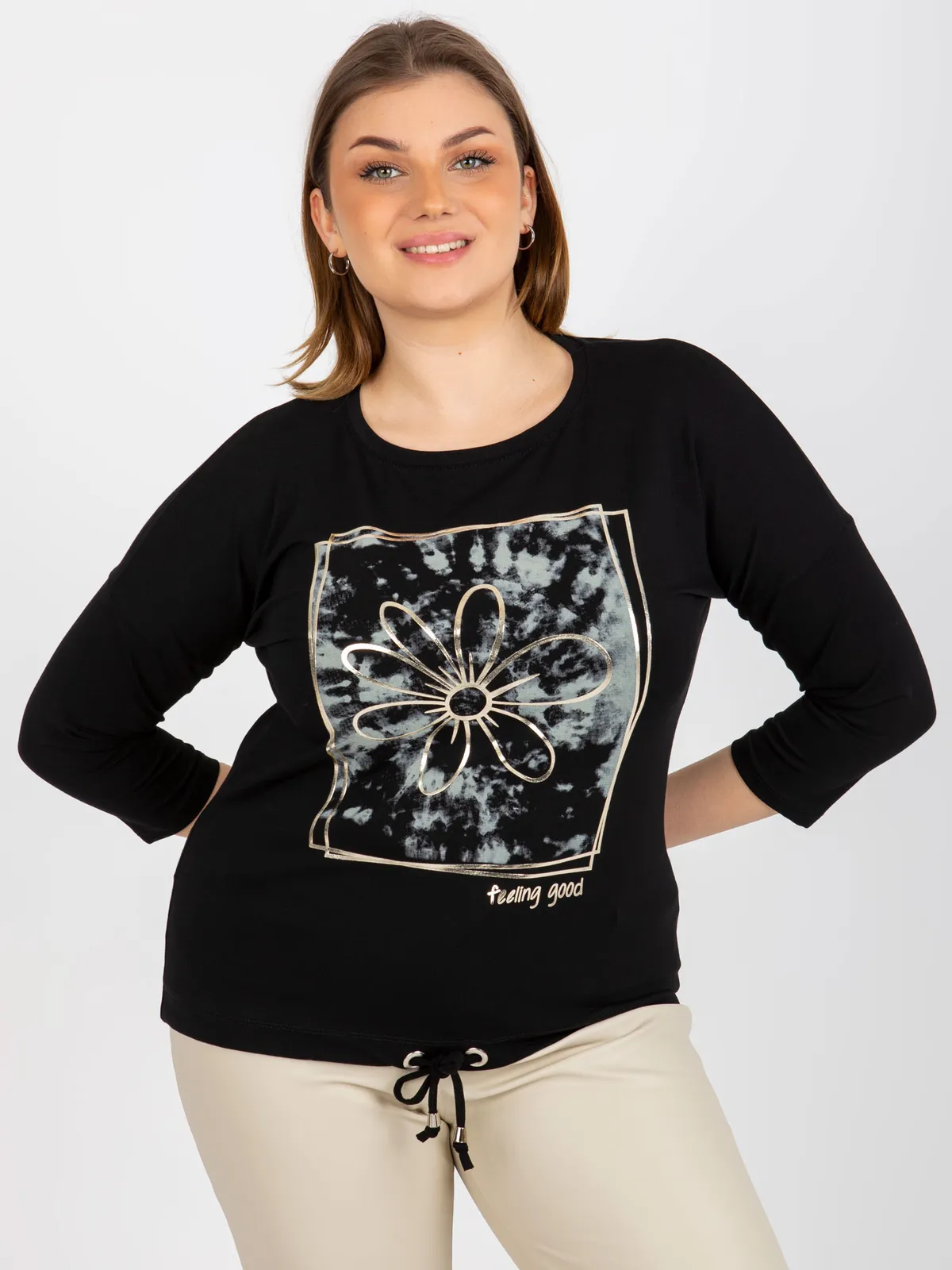 Czarna damska bluzka plus size z okrągłym dekoltem - zdjęcie 1
