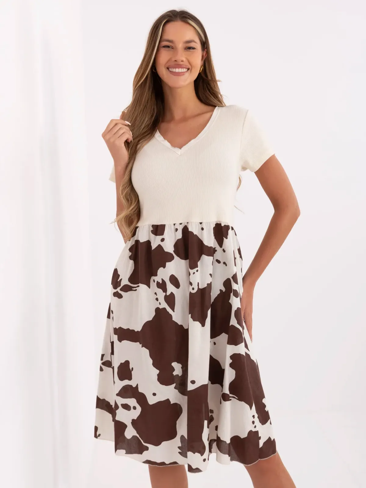 Casualowa sukienka midi o swobodnym kroju - zdjęcie 1