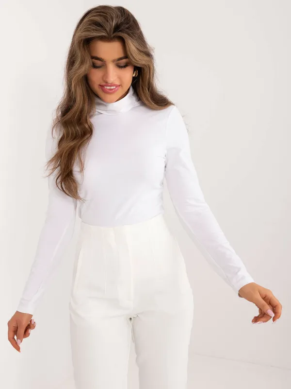 Dopasowany golf o kroju slim fit