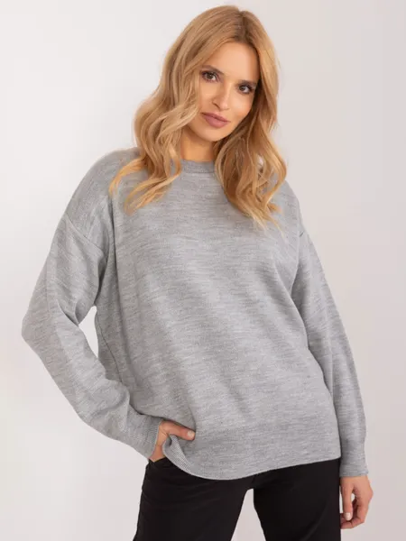 Luźny sweter oversize o klasycznym kroju