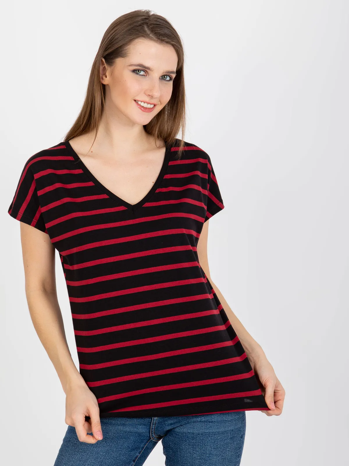 Czarno-czerwony damski t-shirt basic w paski z bawełny - zdjęcie 3