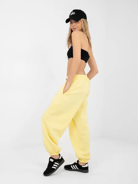 Wygodne spodnie typu joggers z wysokim stanem
