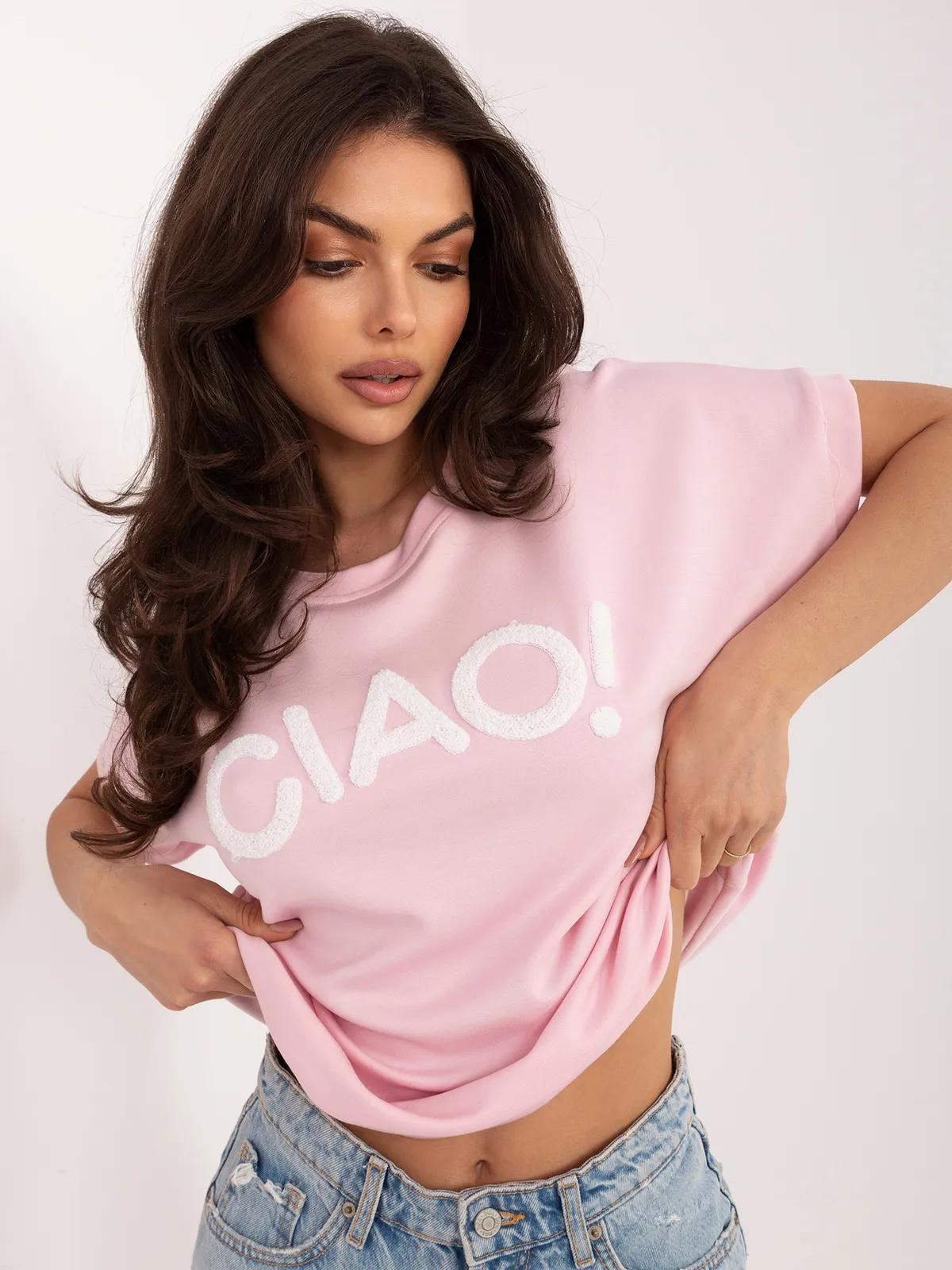 Casualowa bluzka oversize z ozdobnym napisem - zdjęcie 1
