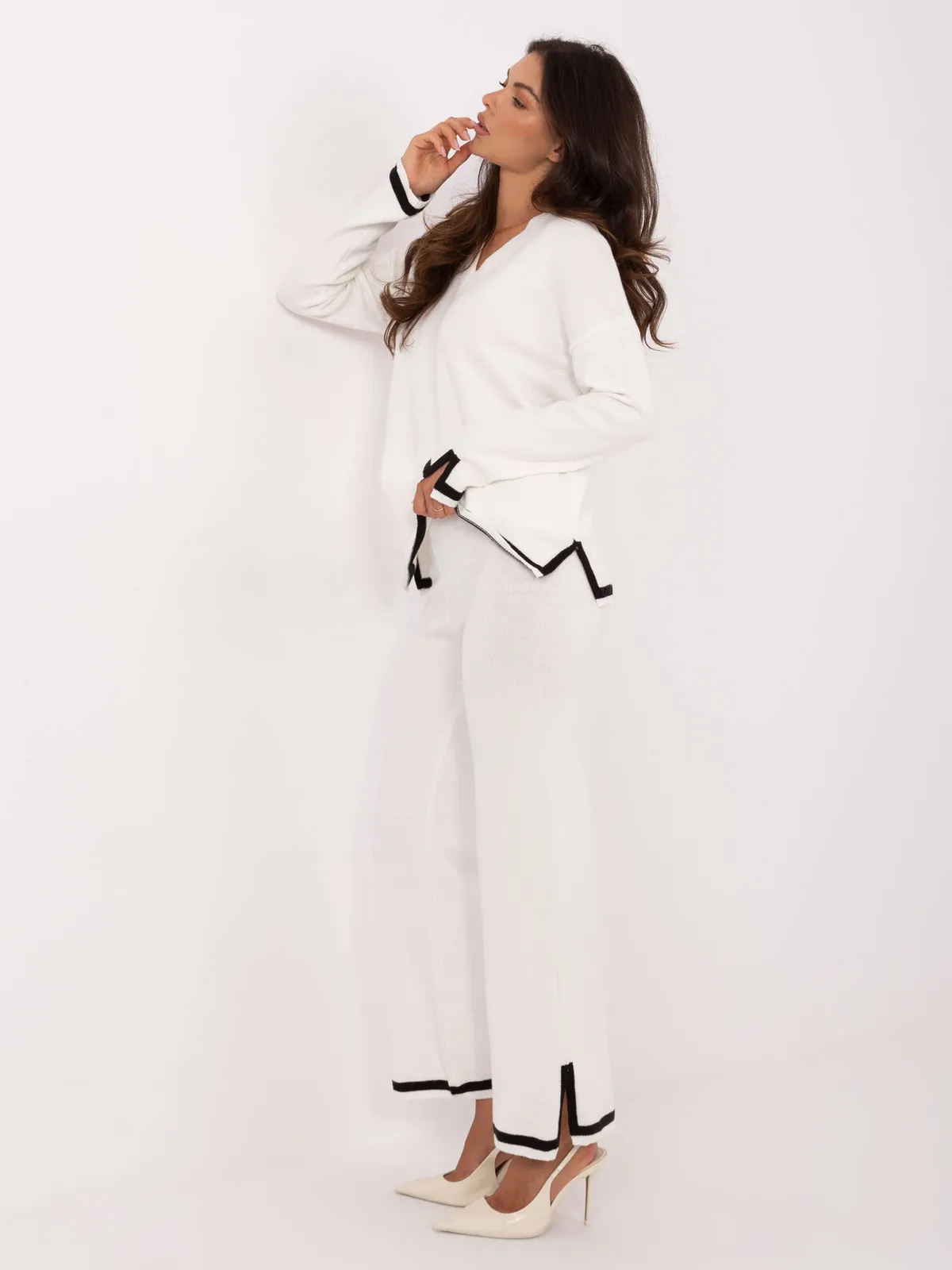 Dwuczęściowy komplet z bluzką oversize i spodniami - zdjęcie 1