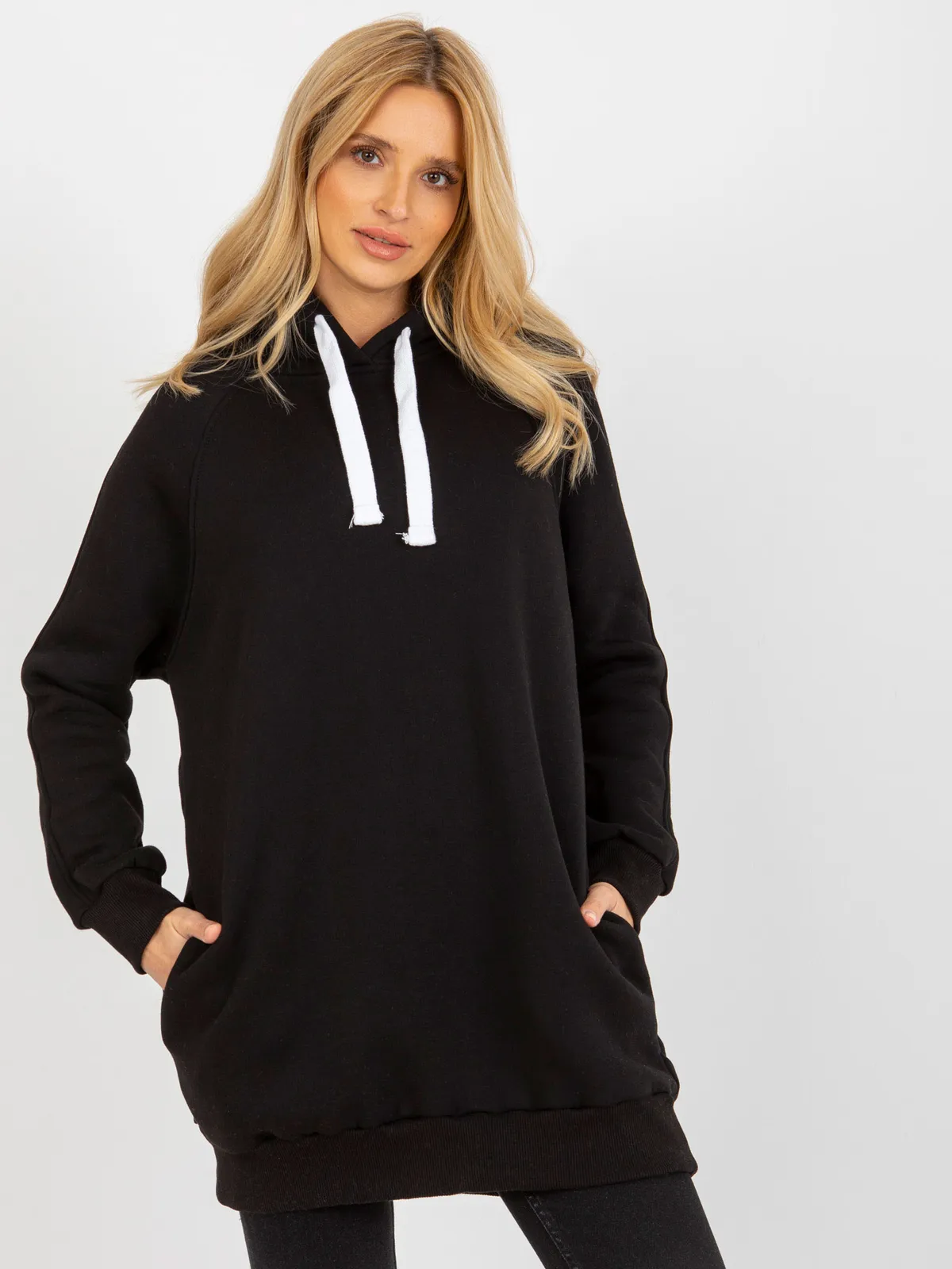 Czarna długa dresowa bluza basic z kieszeniami - zdjęcie 4