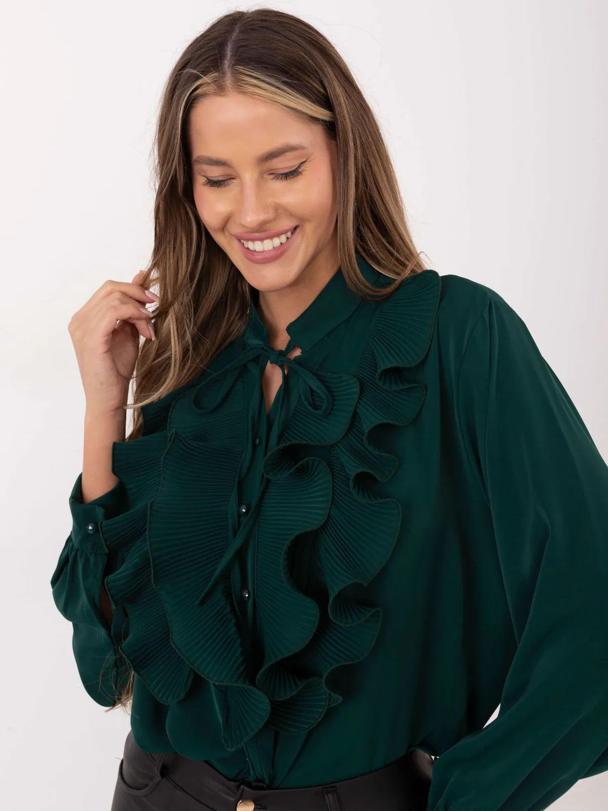 Elegancka koszula z plisowanymi falbanami i wiązaniem - zdjęcie 1