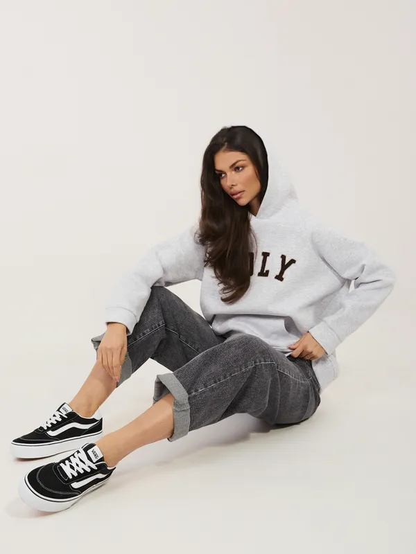 Bluza z kapturem typu oversize z aplikacją
