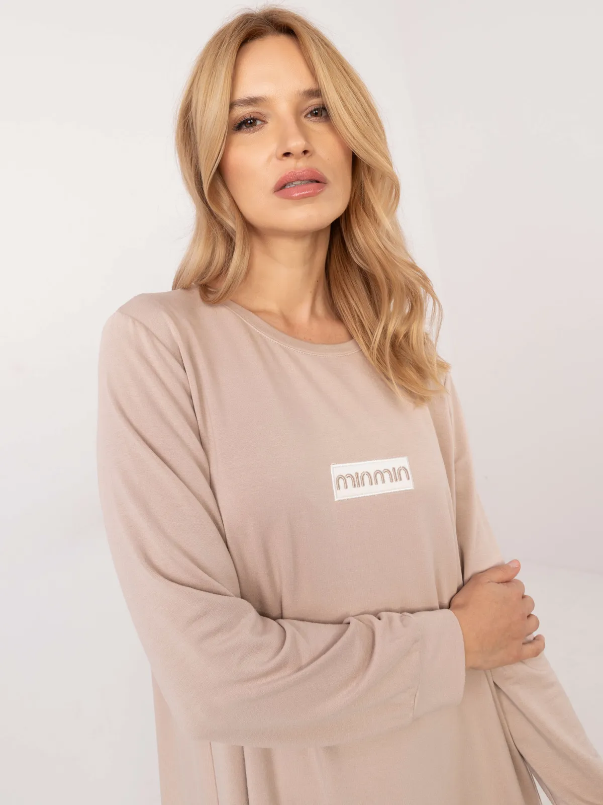 Casualowa sukienka mini o kroju oversize - zdjęcie 1