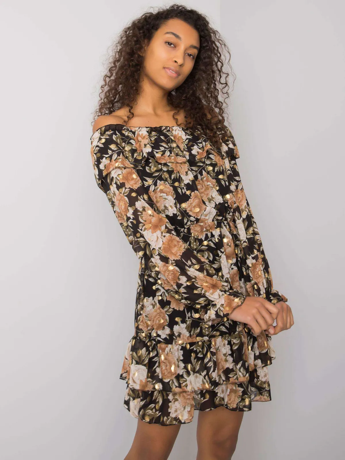 Sukienka mini z hiszpańskim dekoltem i falbanami - zdjęcie 1