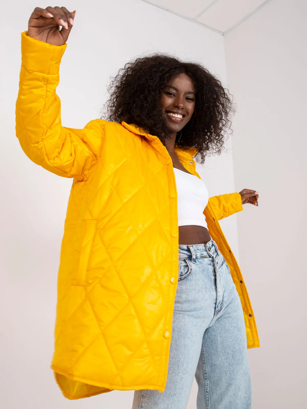 Lekka kurtka pikowana o przedłużonym kroju - zdjęcie 1