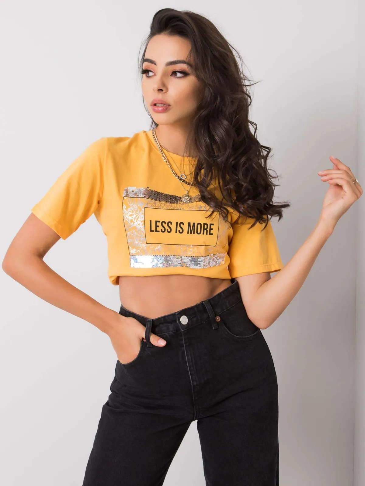 Jasnopomarańczowy t-shirt damski z napisem - zdjęcie 2
