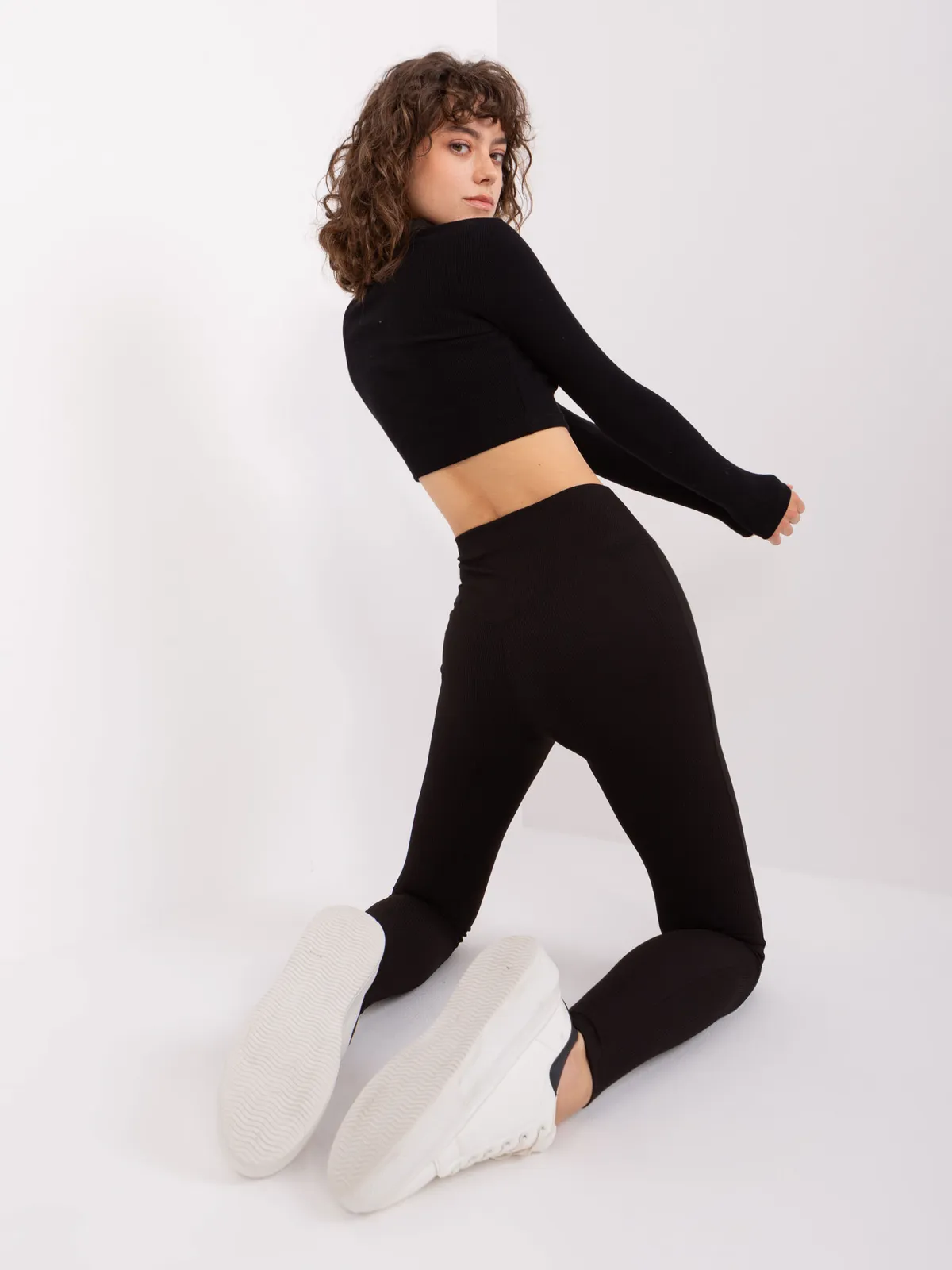 Czarne legginsy basic z wysokim stanem RUE PARIS - zdjęcie 5