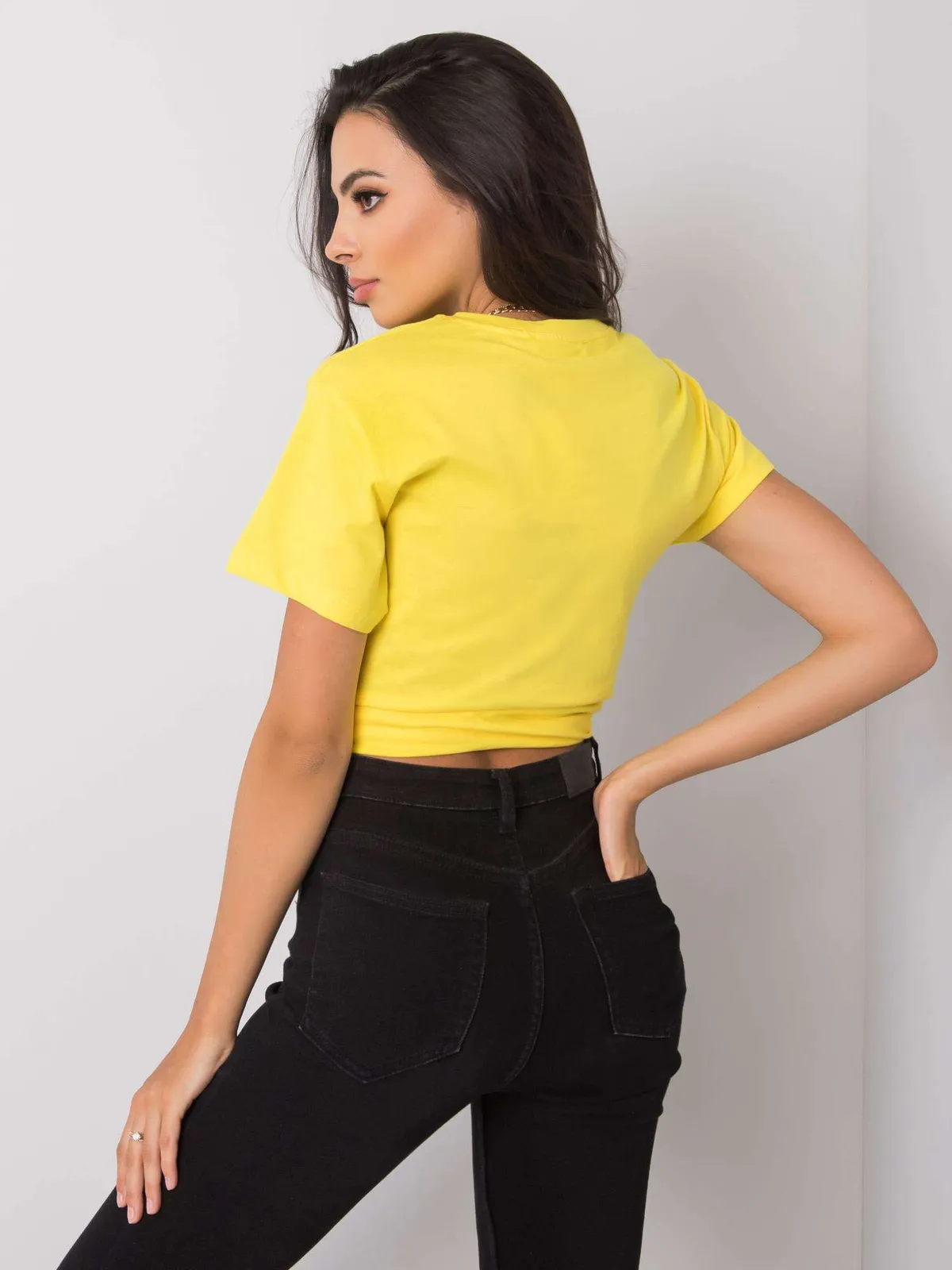 Żółty t-shirt bawełniany z napisem - zdjęcie 3