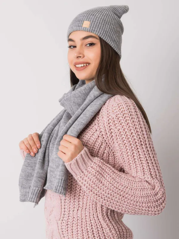 RUE PARIS Szary komplet zimowy z czapką i szalikiem - widok 2