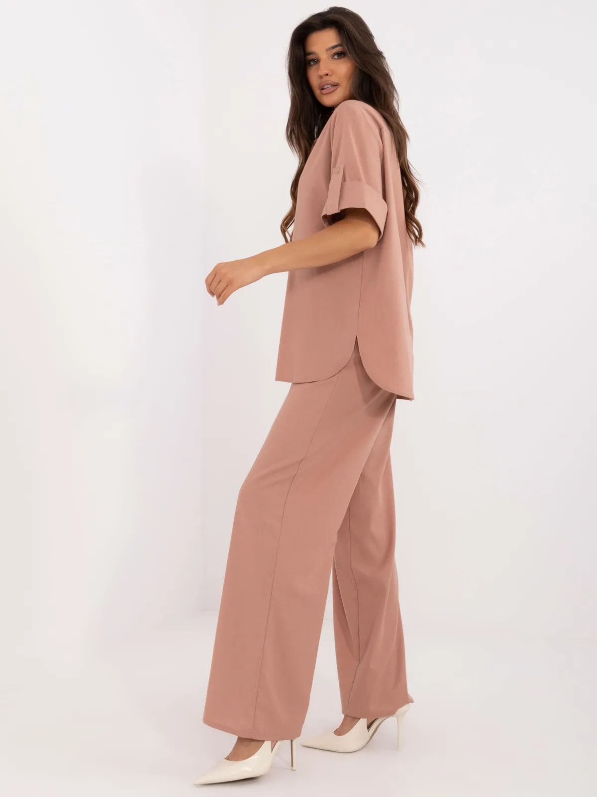 Dwuczęściowy komplet z koszulą oversize i spodniami - zdjęcie 1