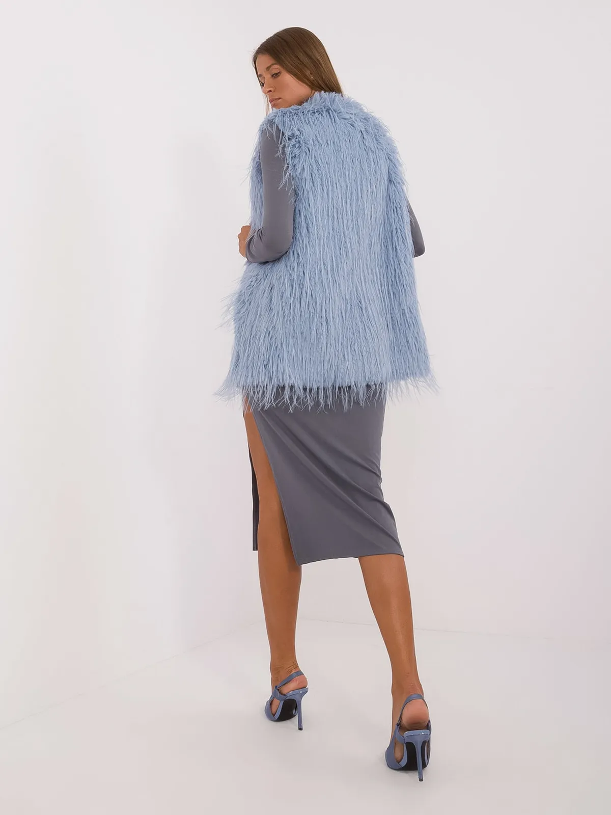 Kamizelka z długim włosiem w stylu glamour - zdjęcie 1