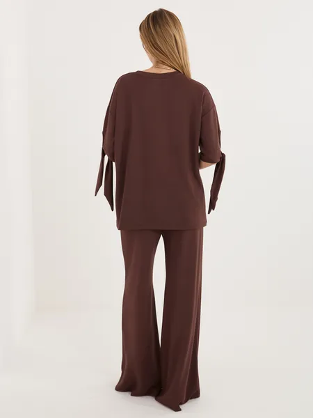 Casualowy komplet oversize z wiązanymi rękawami