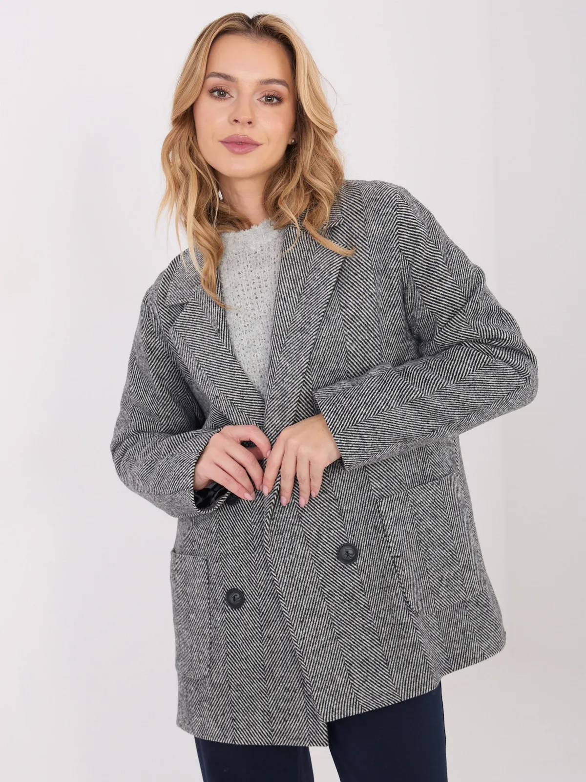 Dwurzędowa marynarka oversize o klasycznym kroju - zdjęcie 1