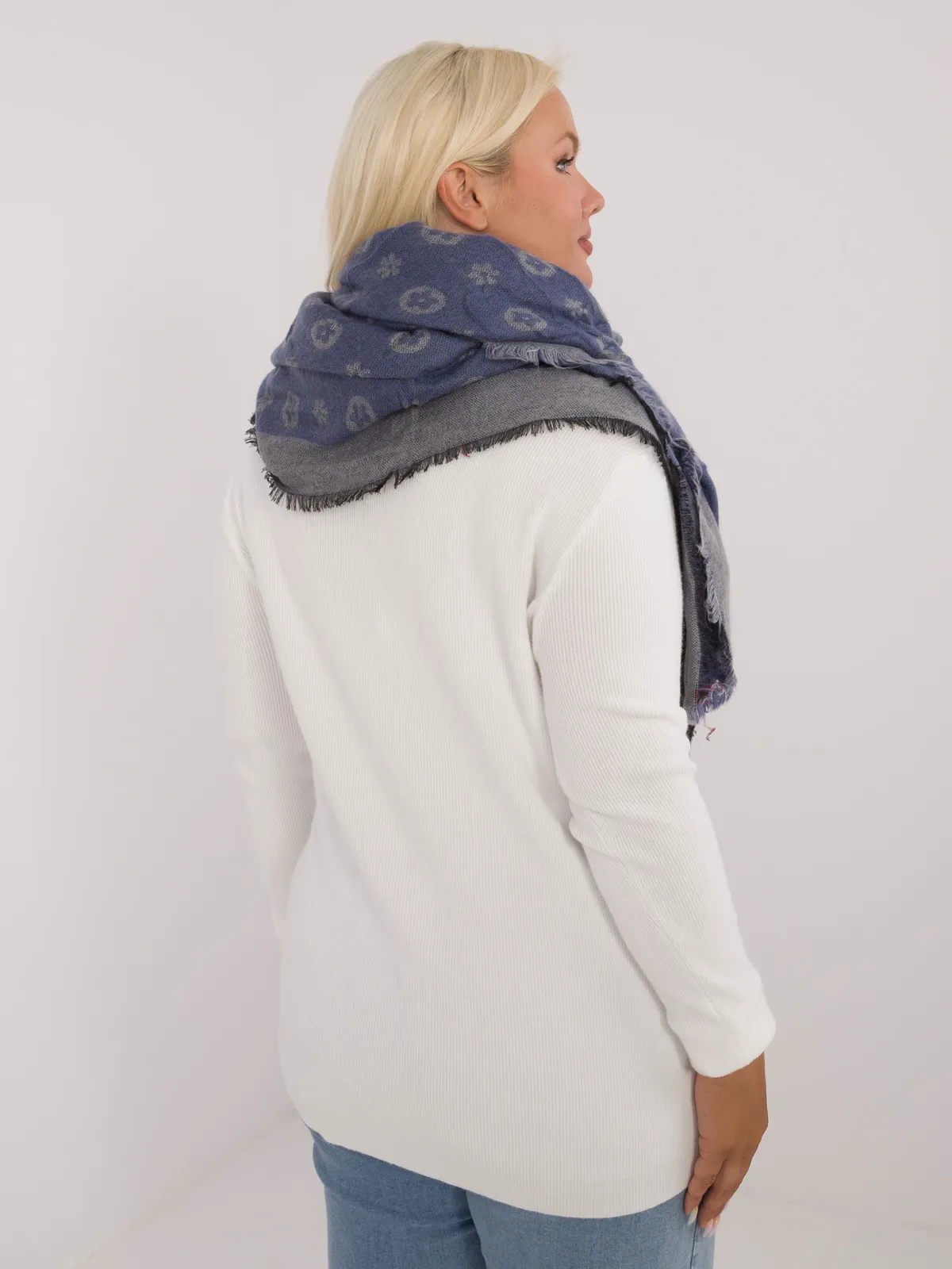 Oversize szalik z motywem w stylu retro - zdjęcie 1