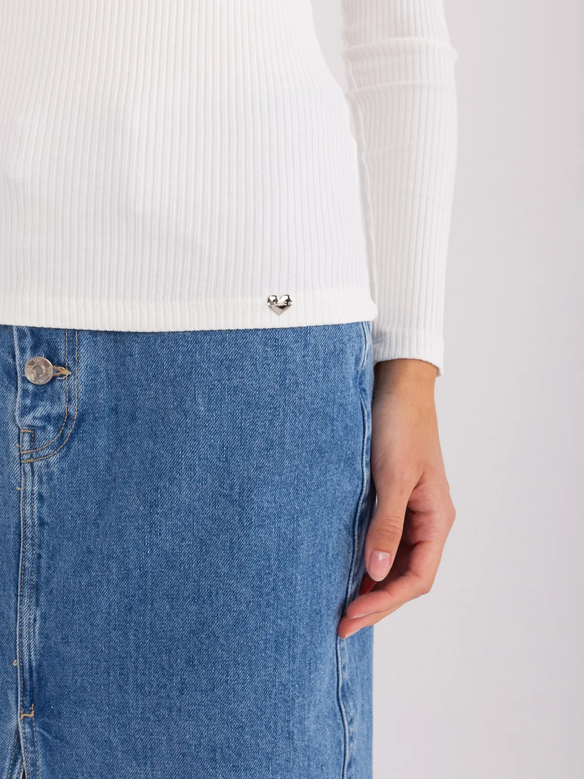 Ecru bluzka basic z półgolfem BASIC FEEL GOOD - zdjęcie 6