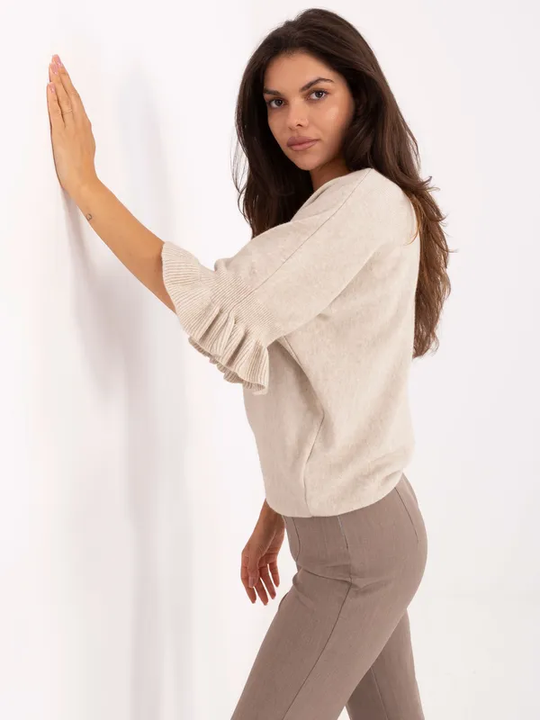 Casualowy sweter z rękawami wykończonymi falbanką