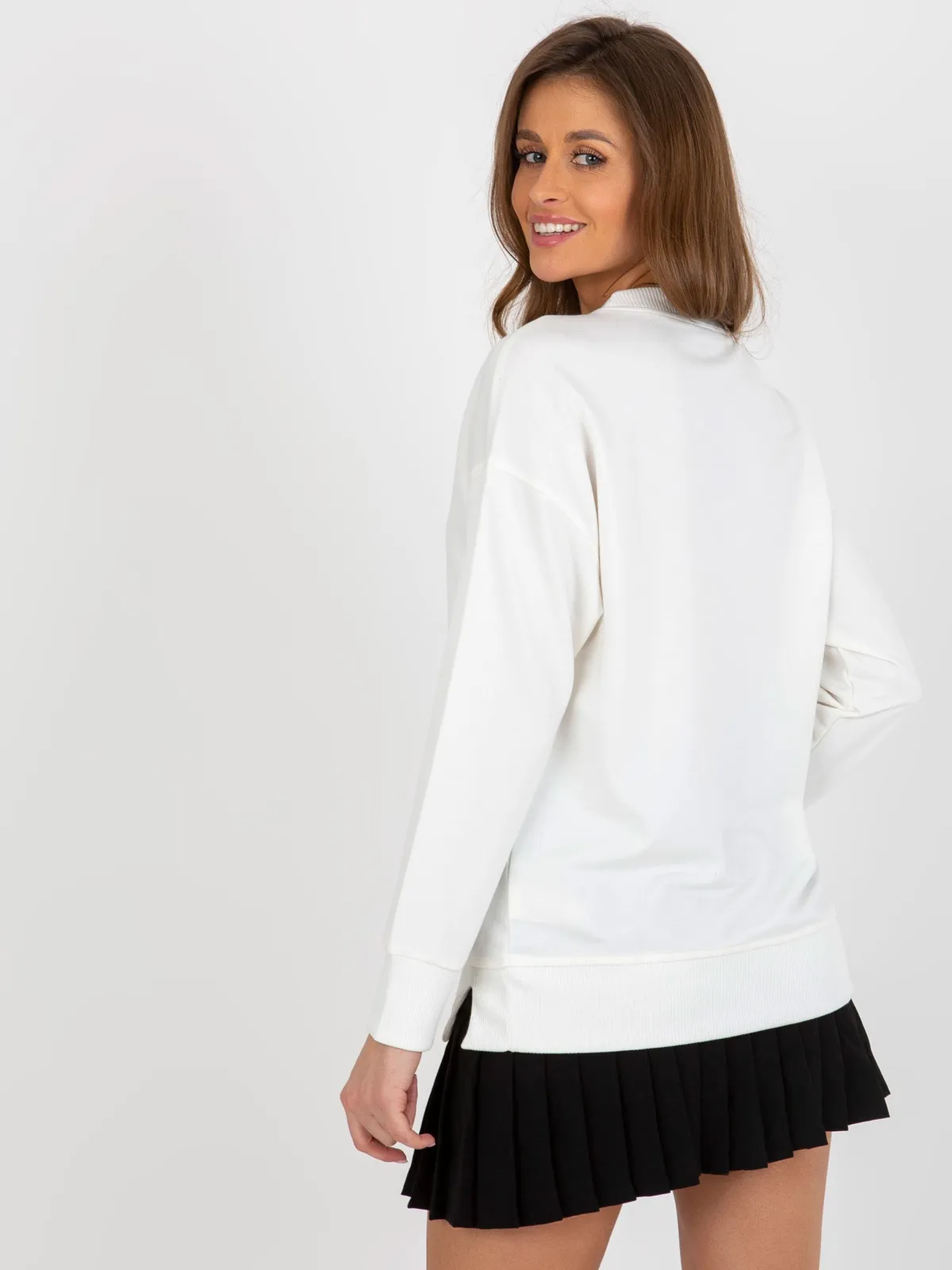 Ecru luźna bluza bez kaptura z rozcięciami - zdjęcie 4