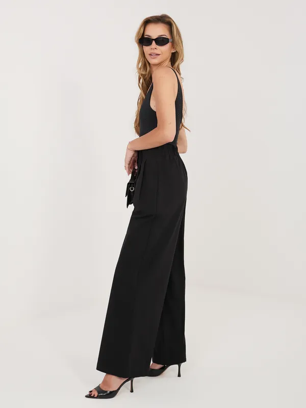 Wizytowe spodnie z wysokim stanem i szeroką nogawką