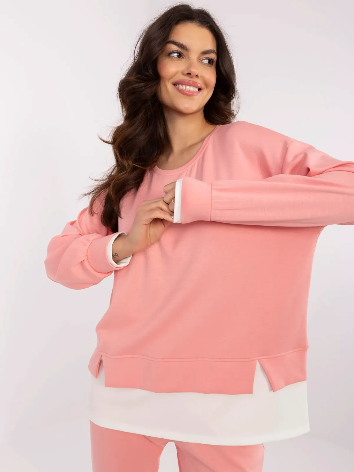 Wygodny komplet dresowy z bluzą i joggerami - zdjęcie 1