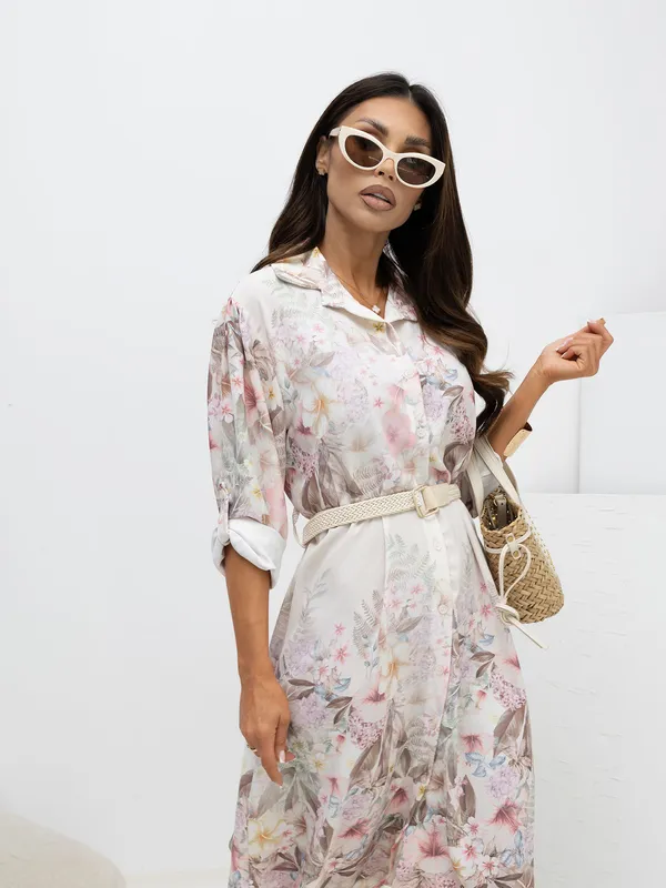 Koszulowa sukienka midi w roślinne motywy z paskiem