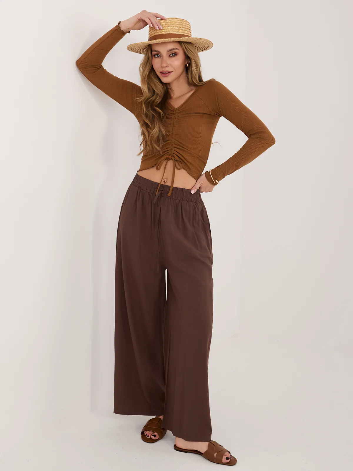 Krótki crop top z wiązaniem na przodzie - zdjęcie 3