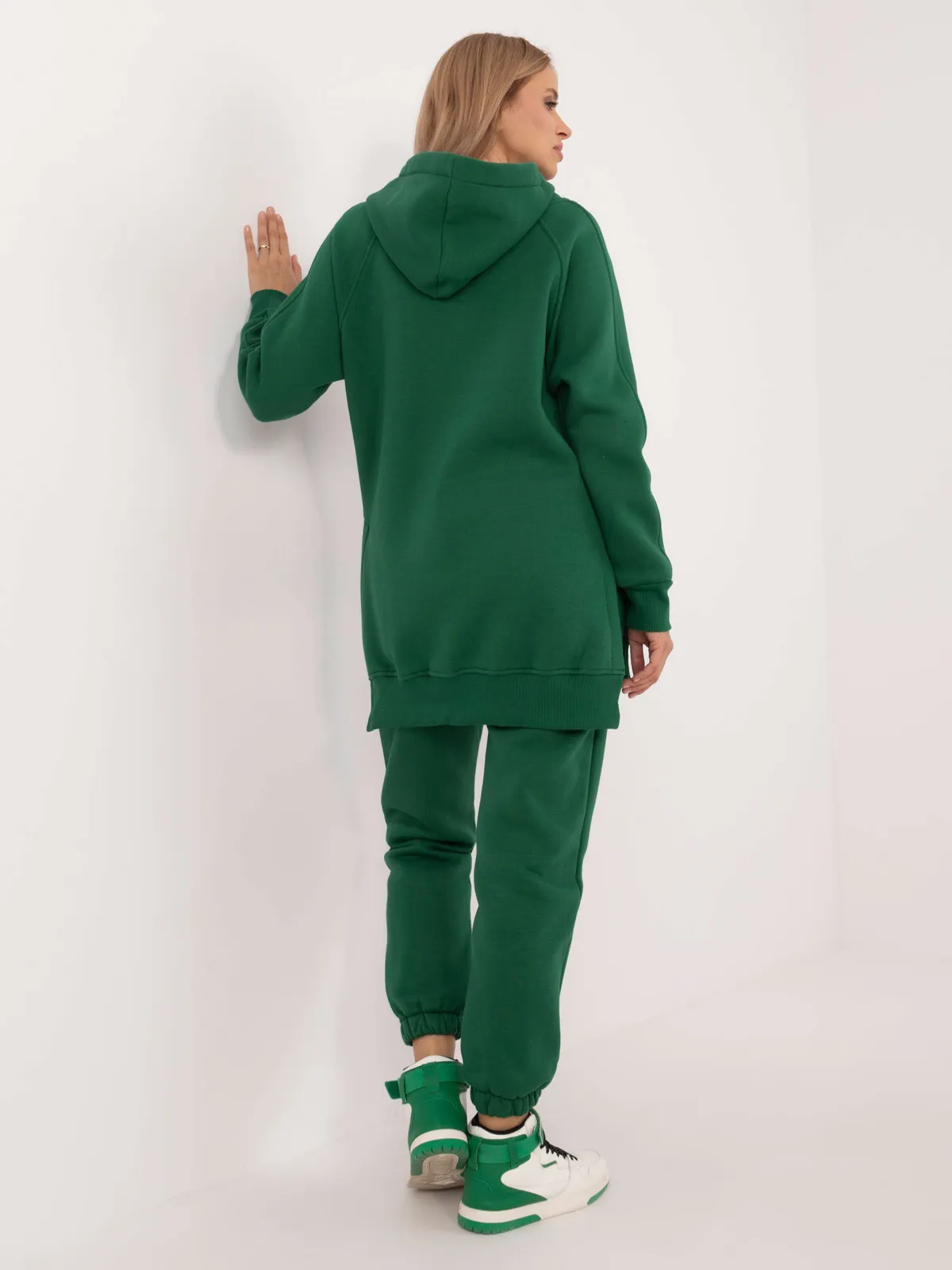 Komplet dresowy z wydłużoną bluzą i joggerami - zdjęcie 1