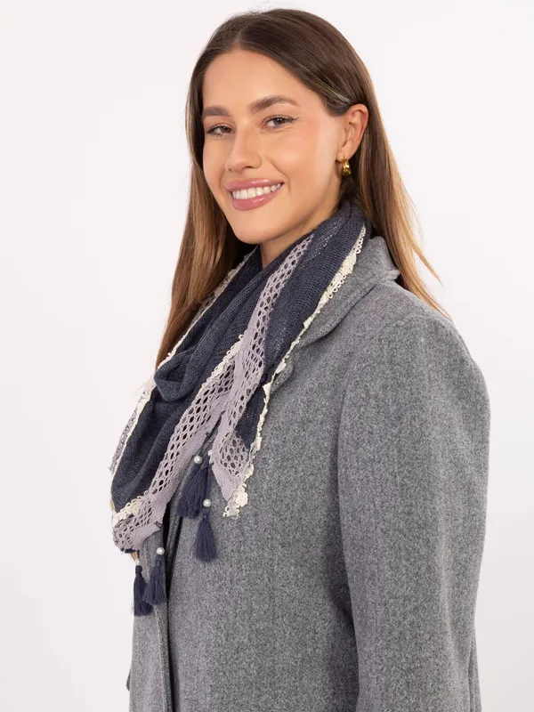 Chusta trójkątna w stylu boho z frędzlami